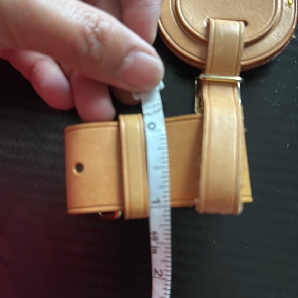 Louis Vuitton - Picture 9 of 11